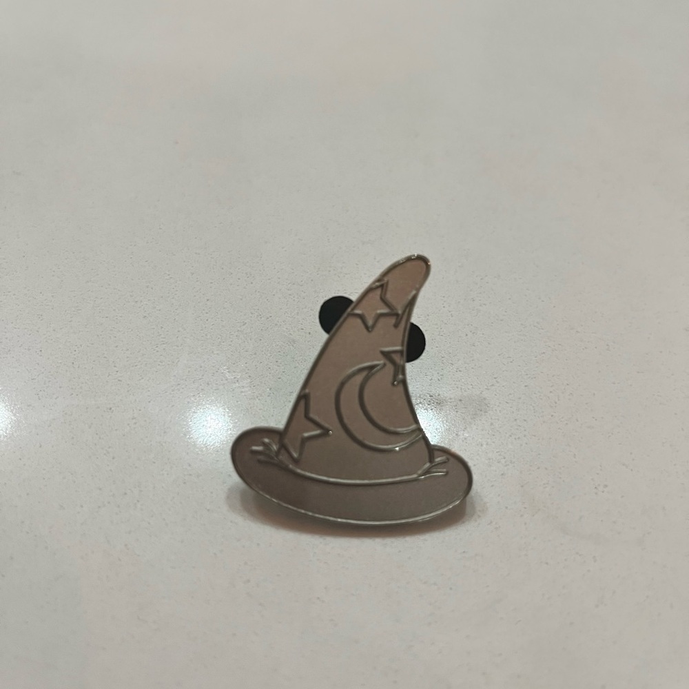 WDW 2002 Silver Wizard Hat Trading Pin